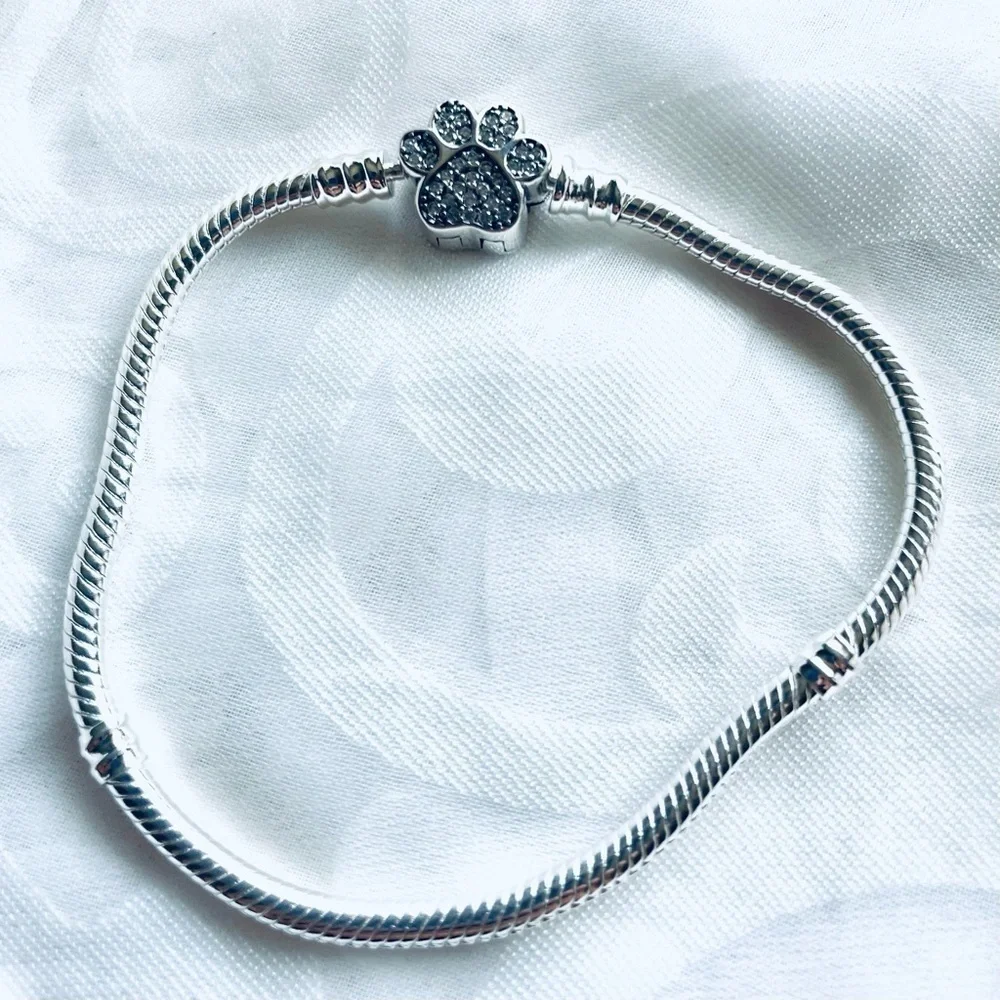 🐾 NWT Paw Bangle Bracelet